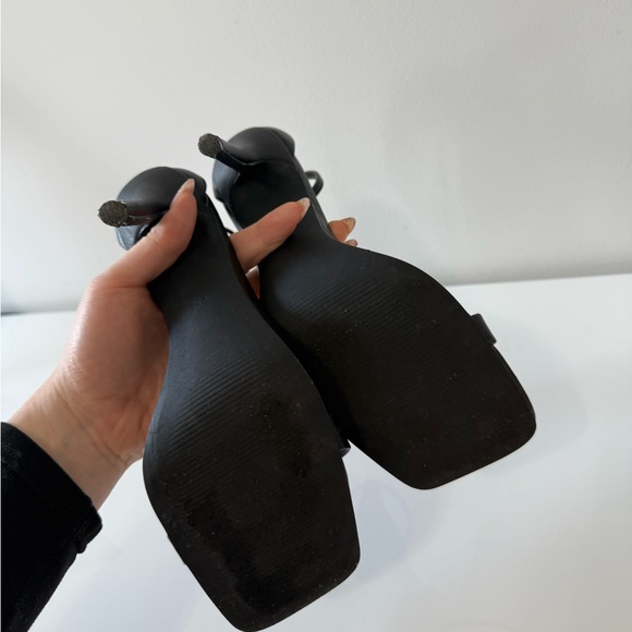 Steve Madden SHAYE Y2K Black Minimalist Ankle Strap Heels Square Toe 7/7.5 - Picture 6 of 6